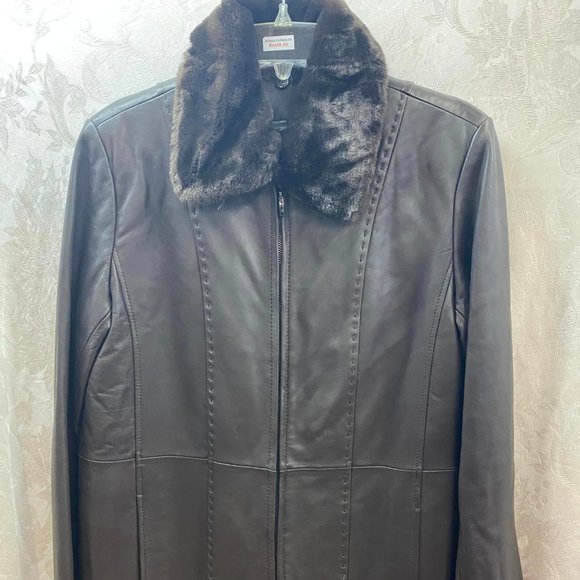 ****PRICE REDUCED*** Size Small  Liz Claiborne Outerwear Zip Up Leather Jacket - Picture 1 of 5